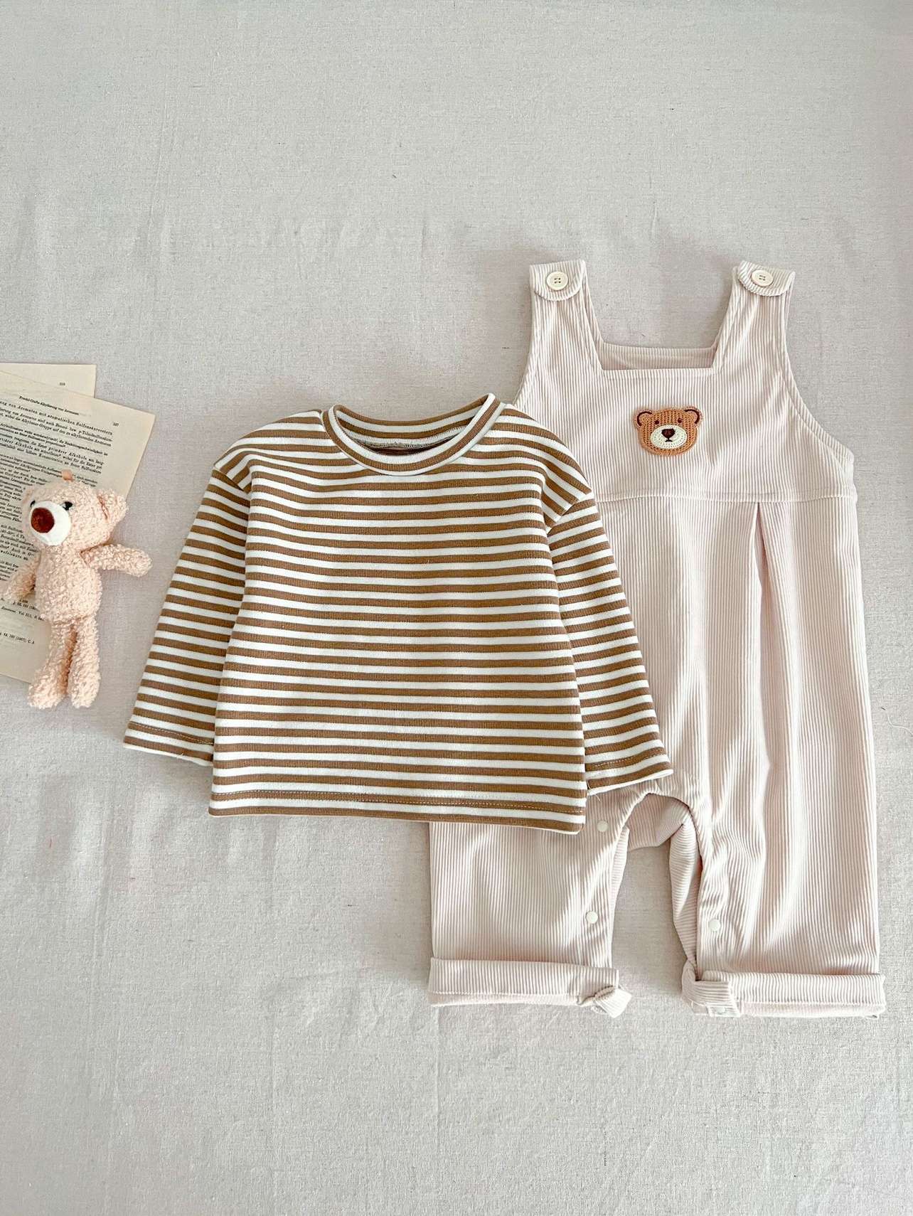 ベビー服  くまさん刺繍入りコーデュロイオーバーオール
