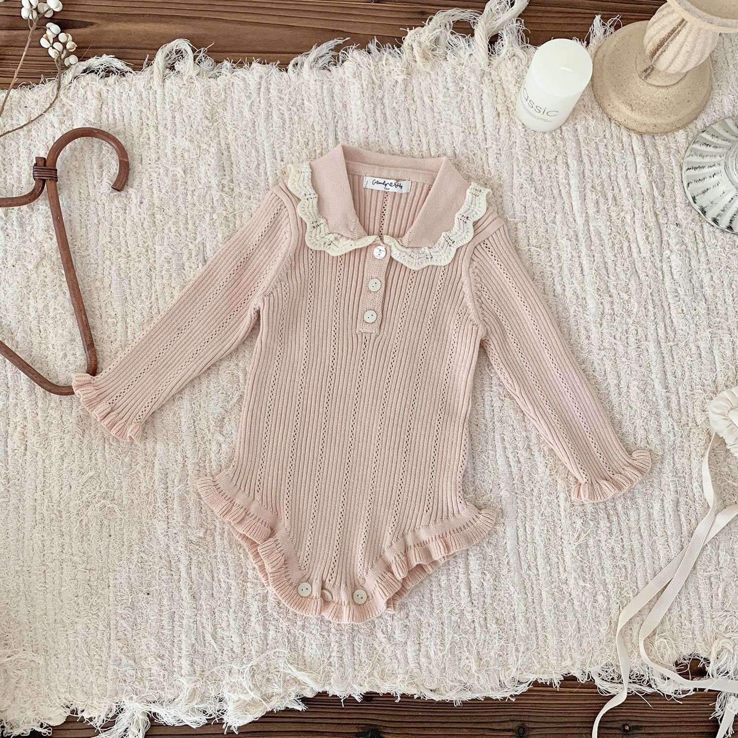 ベビー服 レース襟付きリブニットロンパース
