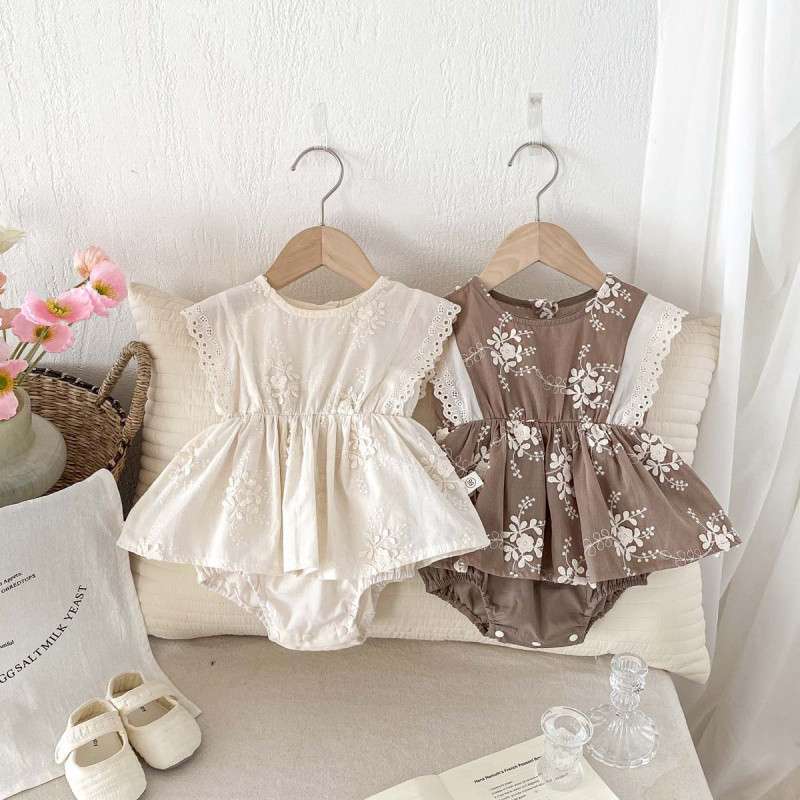 ベビー服  フラワー刺繍入りベビーロンパース