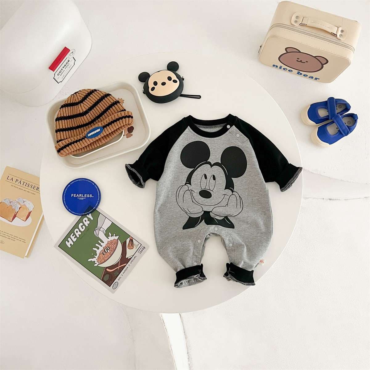 ベビー服  ミッキーマウス柄のかわいいベビーロンパース
