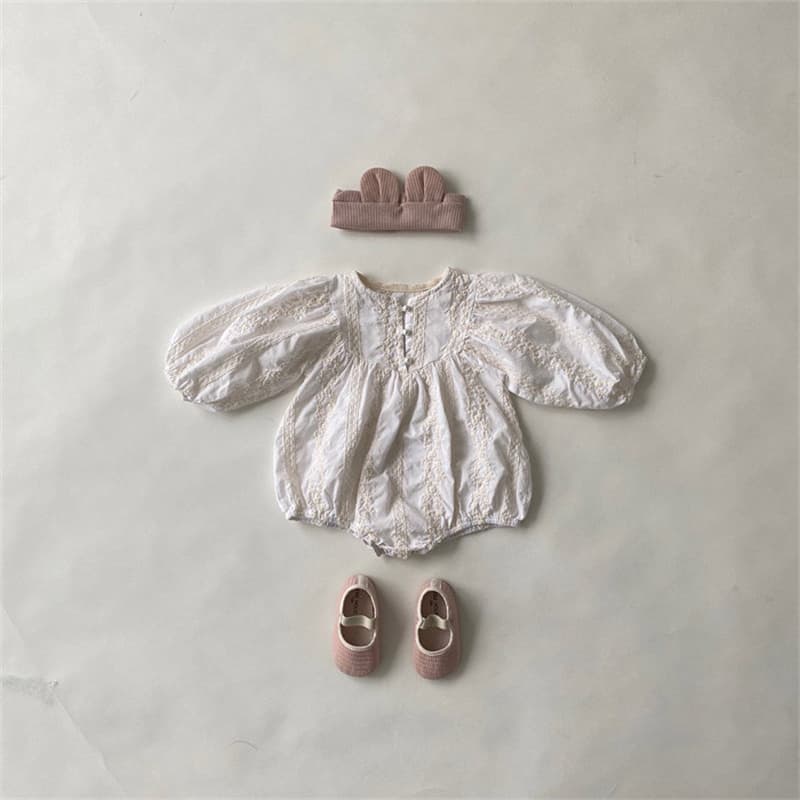 花柄刺繍ロンパース 韓国風ベビー服 女の子 長袖 可愛い