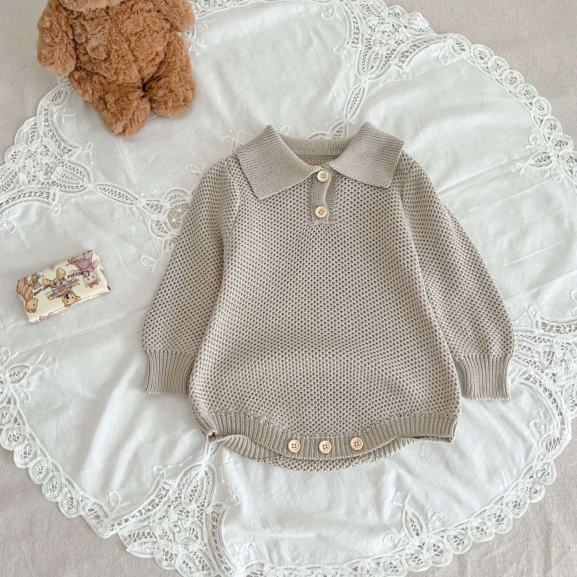 ベビー服 ふわもこ襟付きニットロンパース