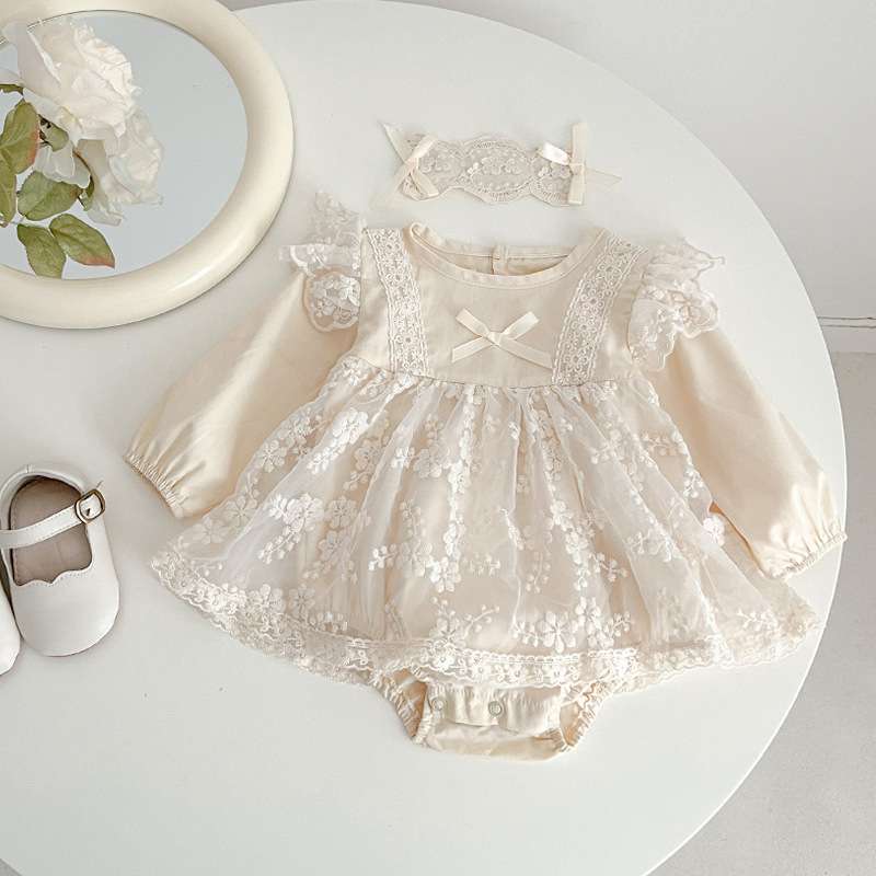 ベビー服  レースとリボンの上品ベビーロンパース