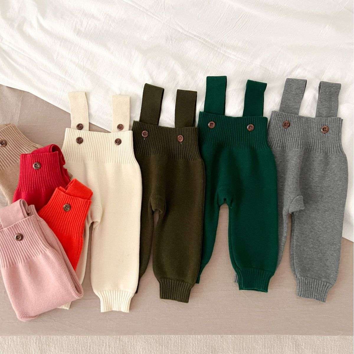 ベビー服  ふわふわニットサロペットパンツ