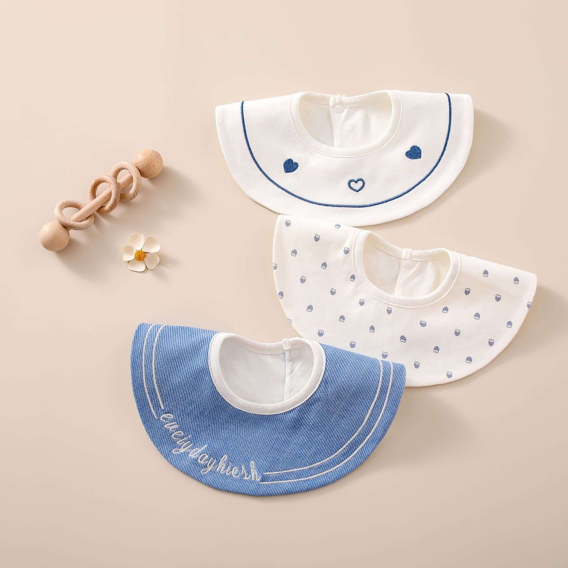 ベビー服  ハートモチーフの赤ちゃん用スタイ3点セット