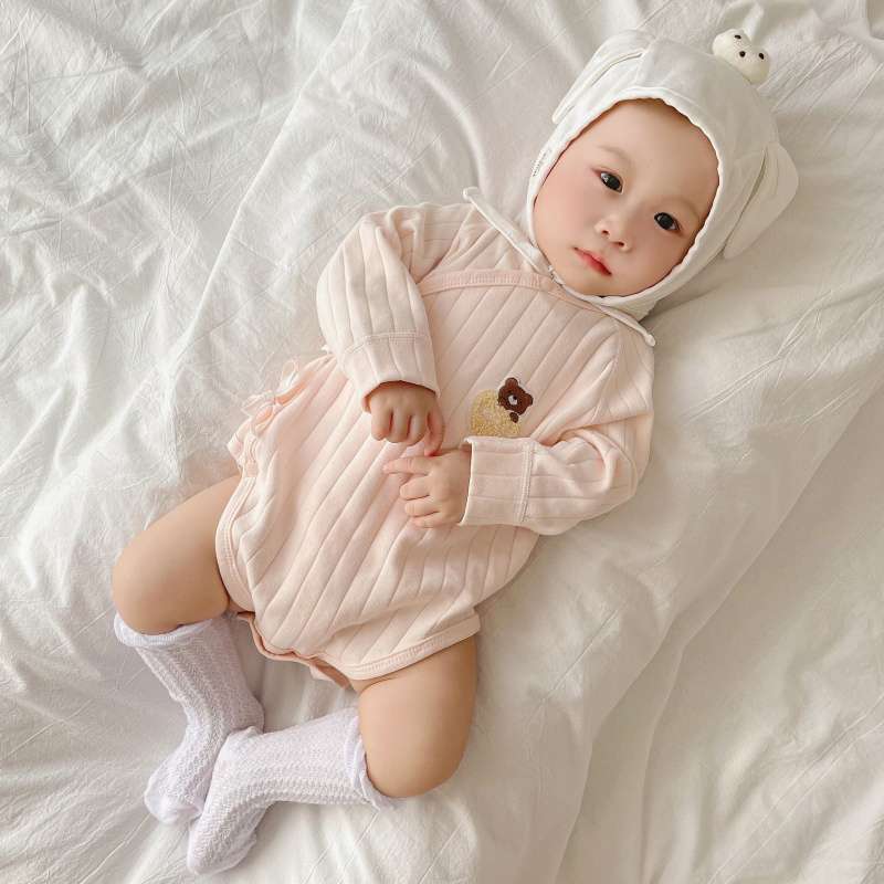 ベビー服  くまさん付きリブ編みロンパース