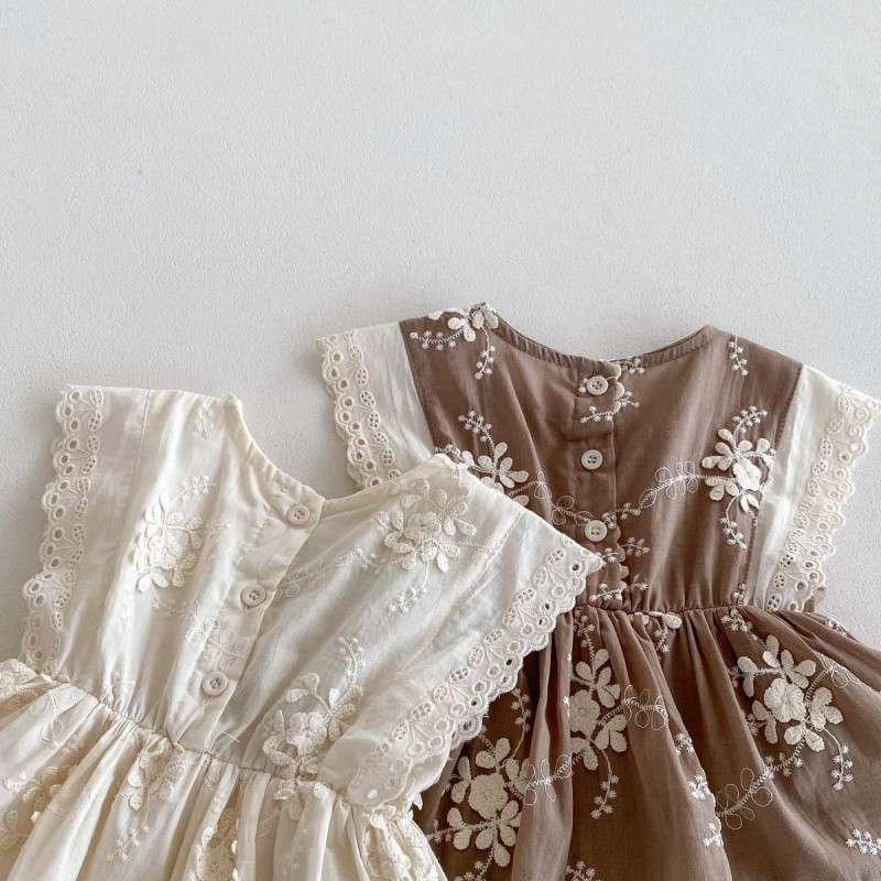 ベビー服  フラワー刺繍入りベビーロンパース