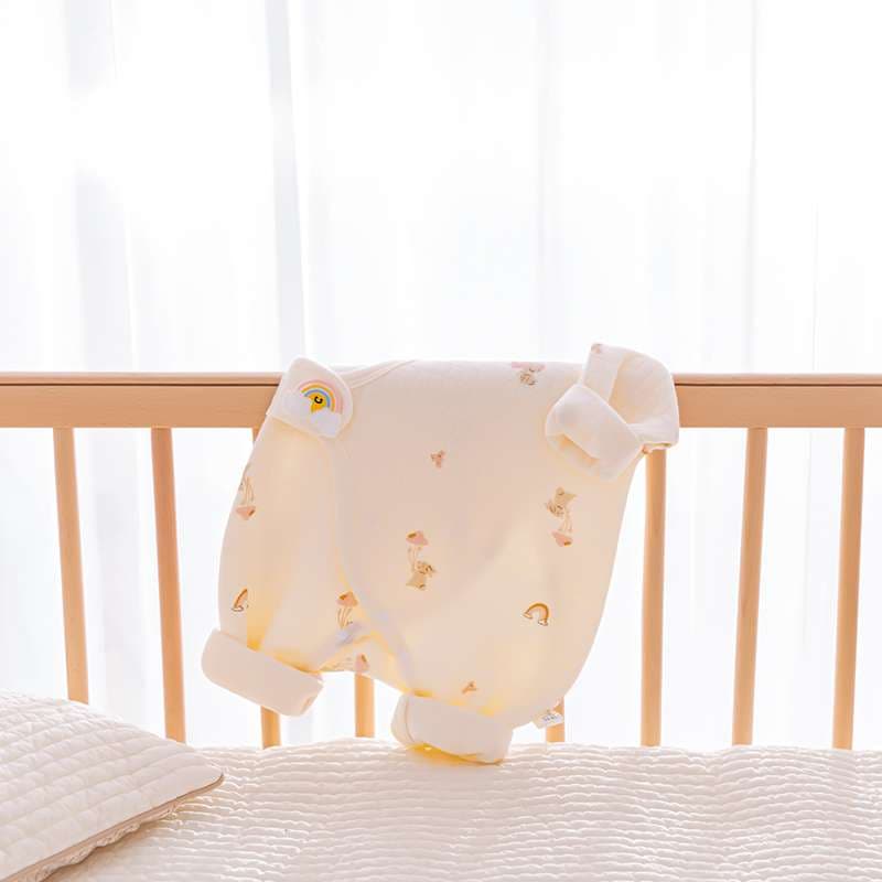ベビー服  赤ちゃんの季節柄ふわふわロンパース