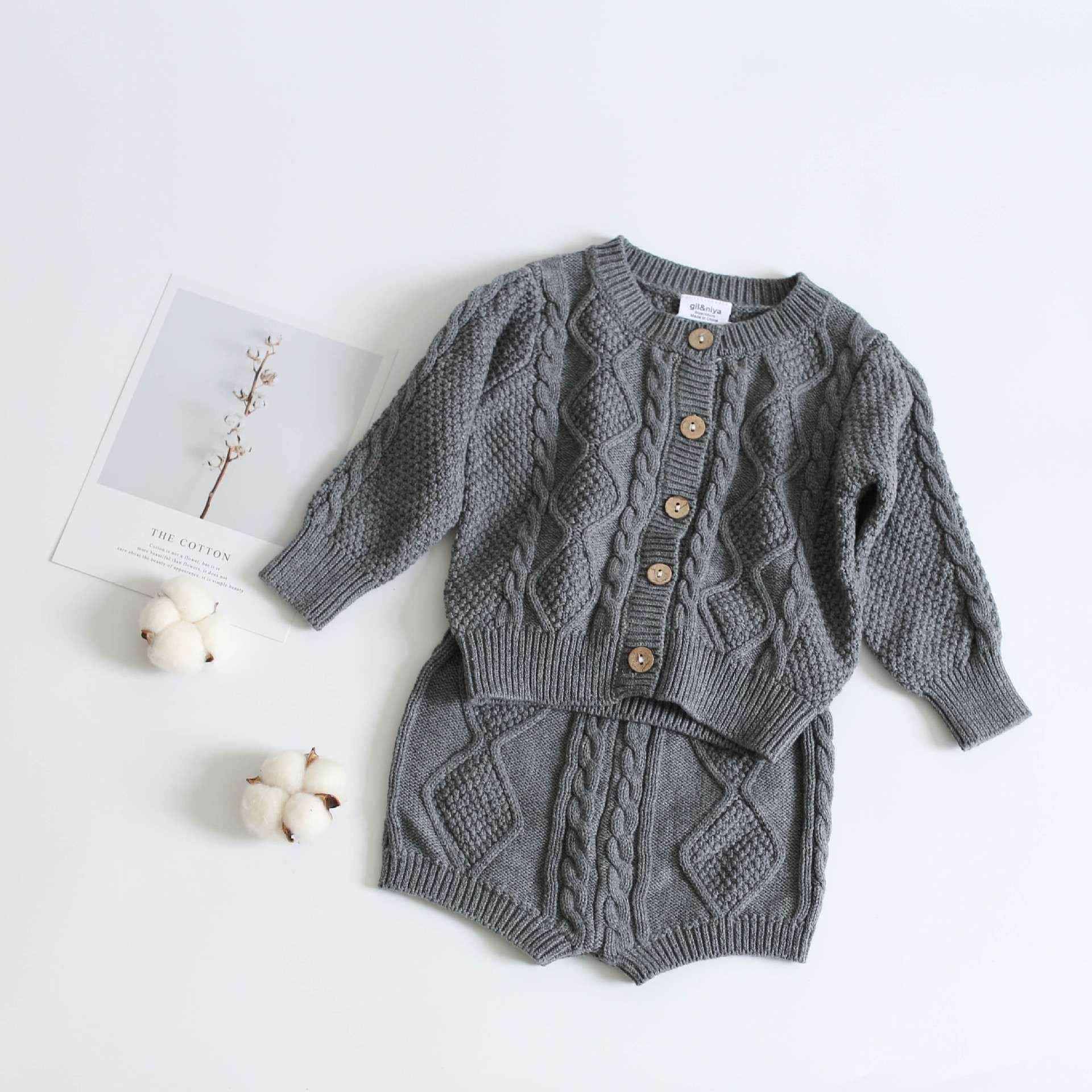ベビー服 ふわふわ編み目のニットロンパース