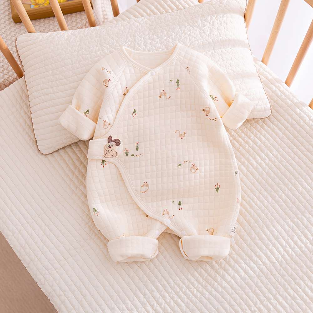 ベビー服  赤ちゃんの季節柄ふわふわロンパース