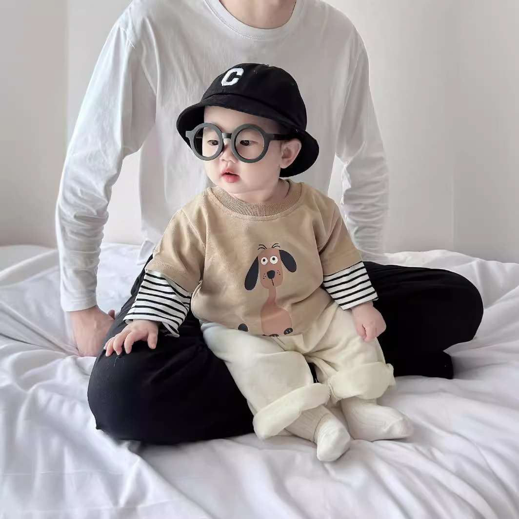 ベビー服 愛らしい子犬柄のトレーナー風長袖