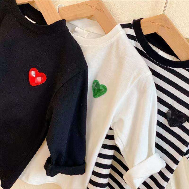 ベビー服  ハートワッペン付きベビー長袖シャツ